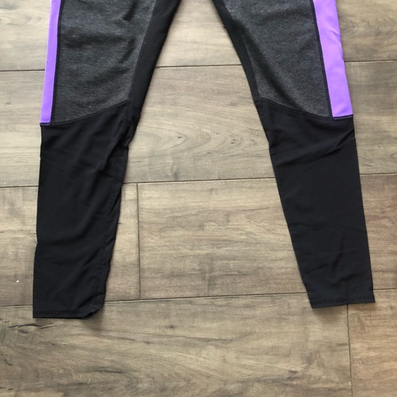 Zella large sheet and purple stripe leggings - Picture 3 of 5